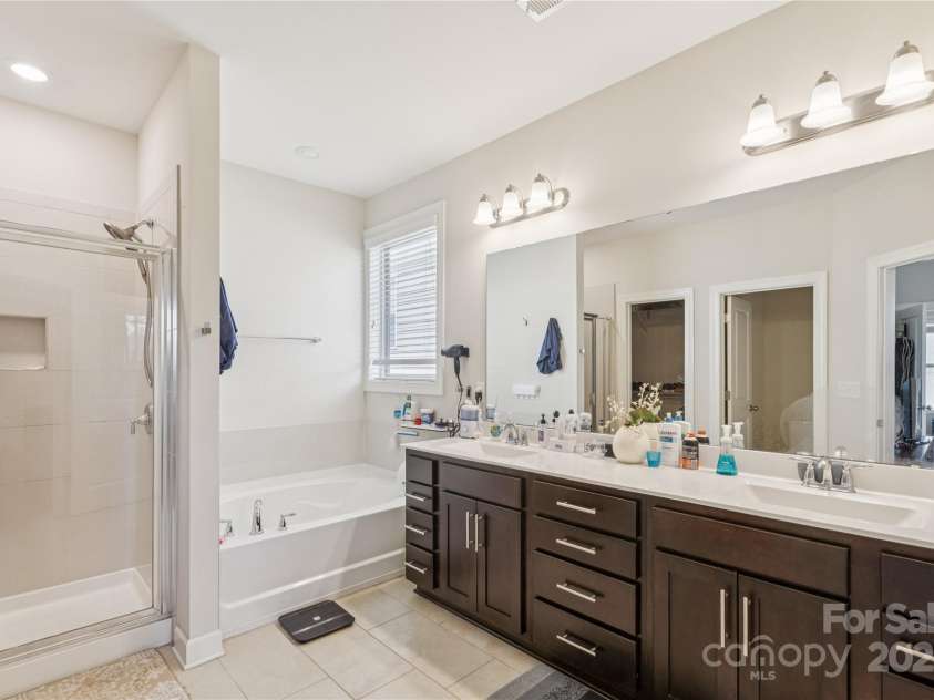 6055 Drave Lane, Fort Mill, SC 29715.  MLS# CAR4283078, YatesRealty ID 34234. Primary Bathroom