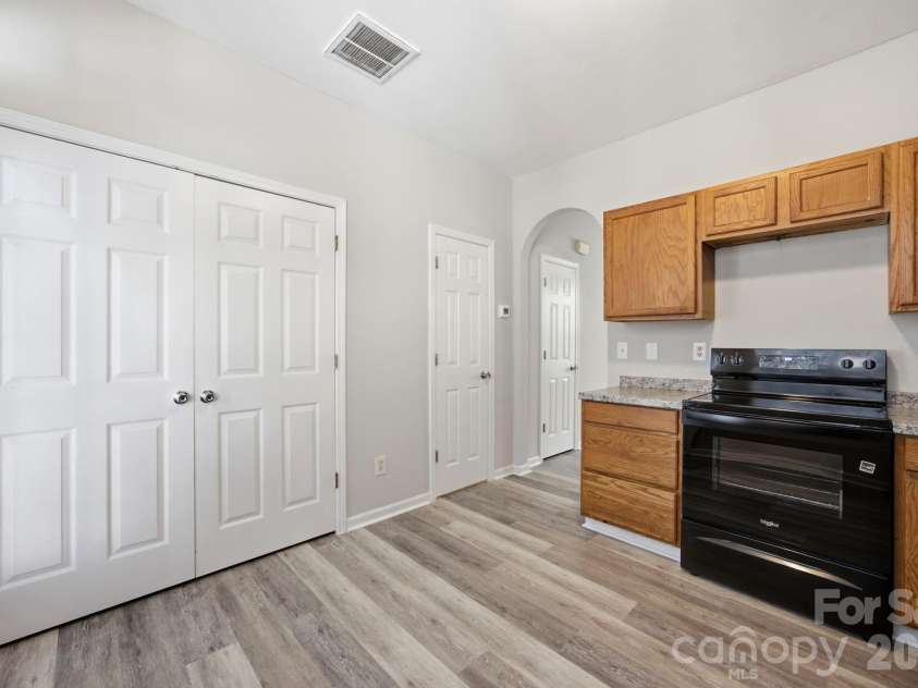 6123 Dane Drive, Dallas, NC 28034.  MLS# CAR4388464, YatesRealty ID 34234. 