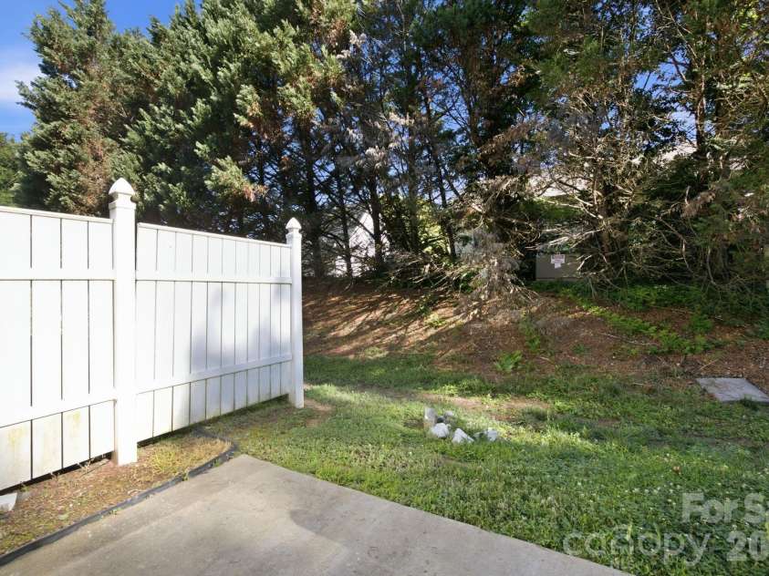 6123 Dane Drive, Dallas, NC 28034.  MLS# CAR4388464, YatesRealty ID 34234. 