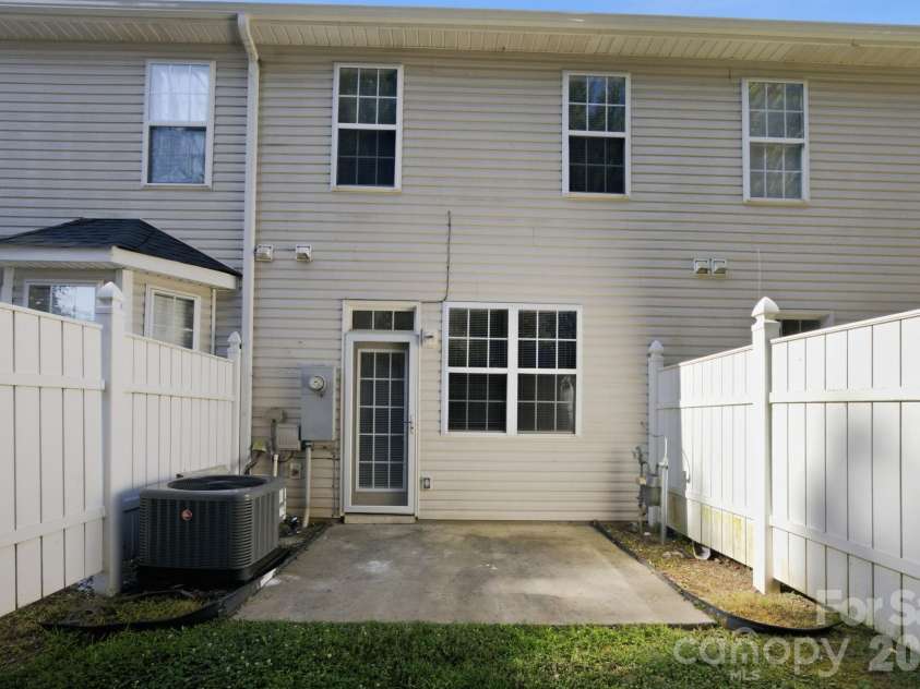 6123 Dane Drive, Dallas, NC 28034.  MLS# CAR4388464, YatesRealty ID 34234. 