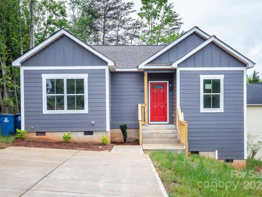 1225 39th Street, Hickory, NC 28602.  MLS# CAR4294773, YatesRealty ID 34235. 