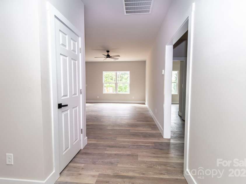 1225 39th Street, Hickory, NC 28602.  MLS# CAR4294773, YatesRealty ID 34235. 