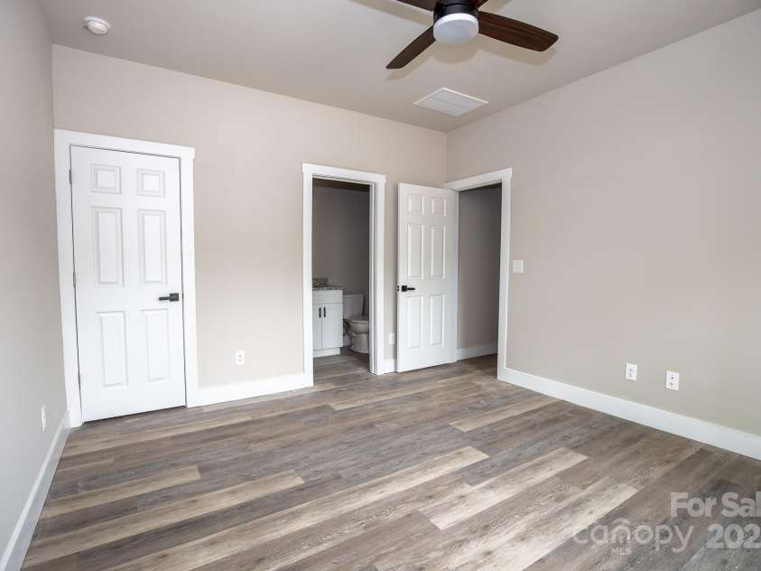 1225 39th Street, Hickory, NC 28602.  MLS# CAR4294773, YatesRealty ID 34235. 