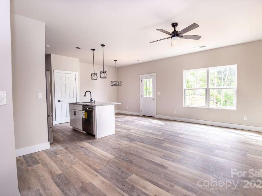 1225 39th Street, Hickory, NC 28602.  MLS# CAR4294773, YatesRealty ID 34235. 