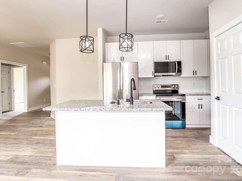 1225 39th Street, Hickory, NC 28602.  MLS# CAR4294773, YatesRealty ID 34235. 