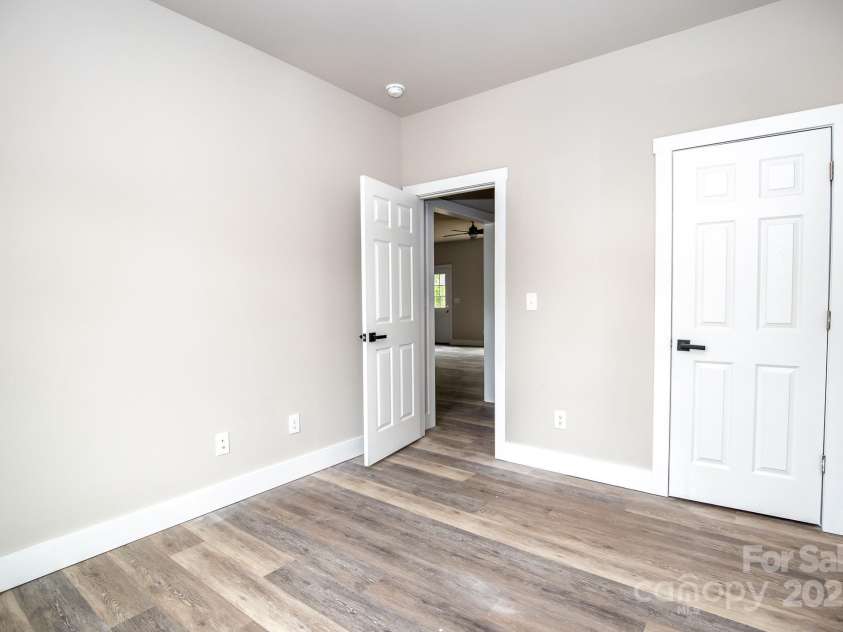 1225 39th Street, Hickory, NC 28602.  MLS# CAR4294773, YatesRealty ID 34235. 