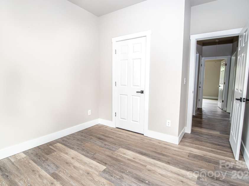 1225 39th Street, Hickory, NC 28602.  MLS# CAR4294773, YatesRealty ID 34235. 