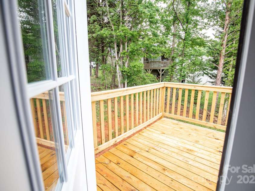 1225 39th Street, Hickory, NC 28602.  MLS# CAR4294773, YatesRealty ID 34235. 