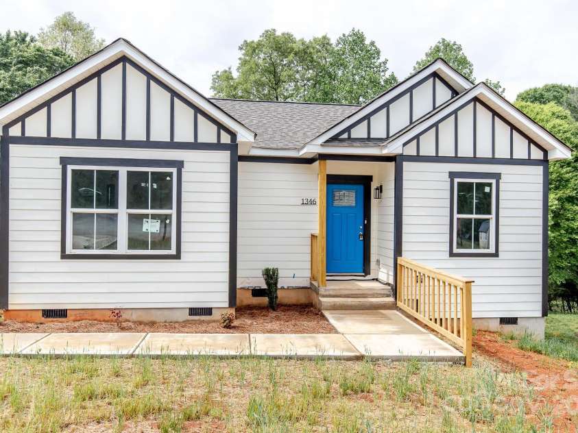 1346 39th Street, Hickory, NC 28602.  MLS# CAR4294774, YatesRealty ID 34236. 