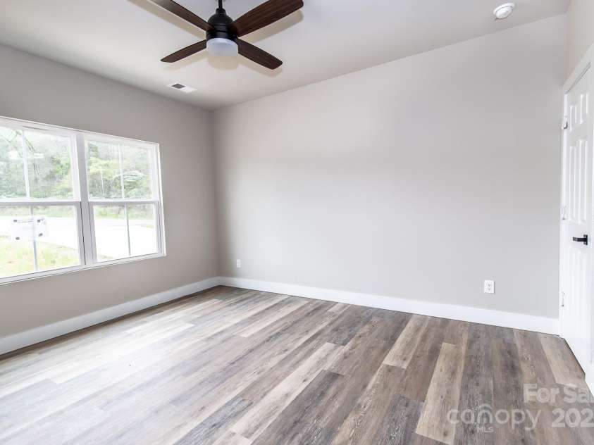 1346 39th Street, Hickory, NC 28602.  MLS# CAR4294774, YatesRealty ID 34236. 