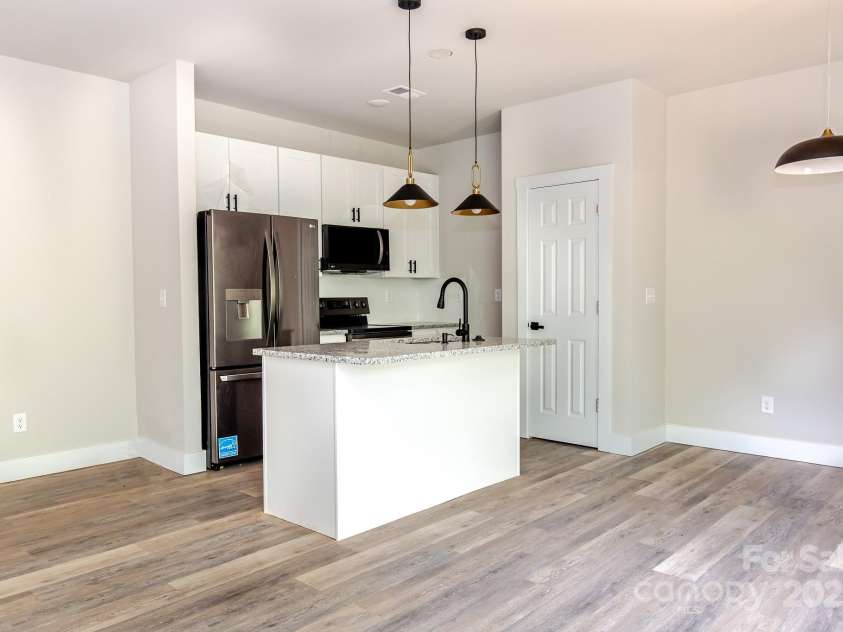 1346 39th Street, Hickory, NC 28602.  MLS# CAR4294774, YatesRealty ID 34236. 
