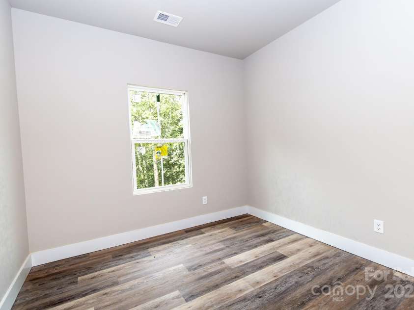 1346 39th Street, Hickory, NC 28602.  MLS# CAR4294774, YatesRealty ID 34236. 