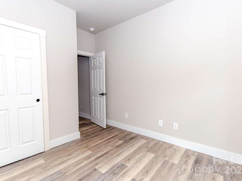 1346 39th Street, Hickory, NC 28602.  MLS# CAR4294774, YatesRealty ID 34236. 