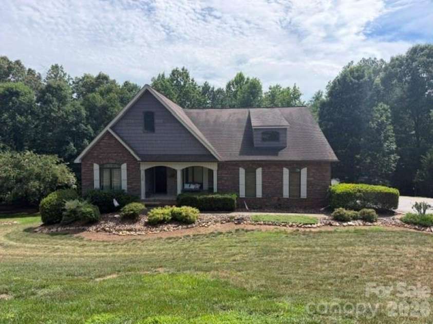 1448 Brookstone Drive, Hickory, NC 28602.  MLS# CAR4399097, YatesRealty ID 34237. 