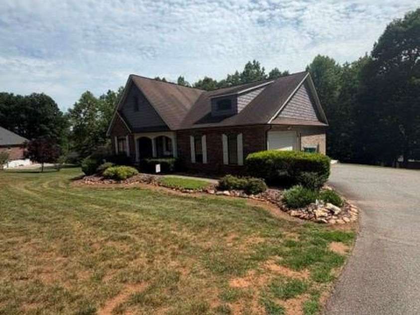 1448 Brookstone Drive, Hickory, NC 28602.  MLS# CAR4399097, YatesRealty ID 34237. 