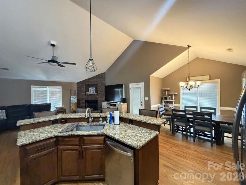 1448 Brookstone Drive, Hickory, NC 28602.  MLS# CAR4399097, YatesRealty ID 34237. 