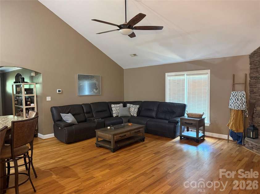 1448 Brookstone Drive, Hickory, NC 28602.  MLS# CAR4399097, YatesRealty ID 34237. 