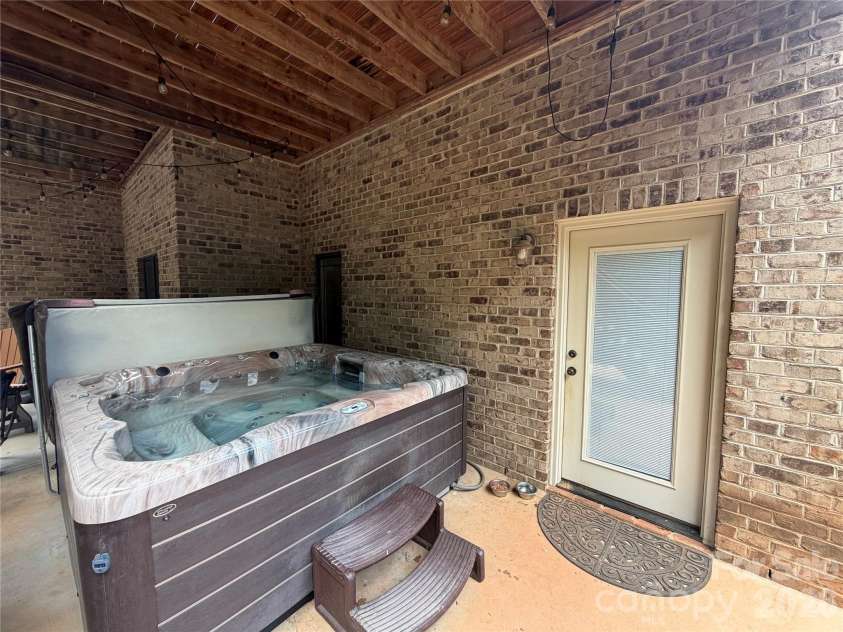 1448 Brookstone Drive, Hickory, NC 28602.  MLS# CAR4399097, YatesRealty ID 34237. 