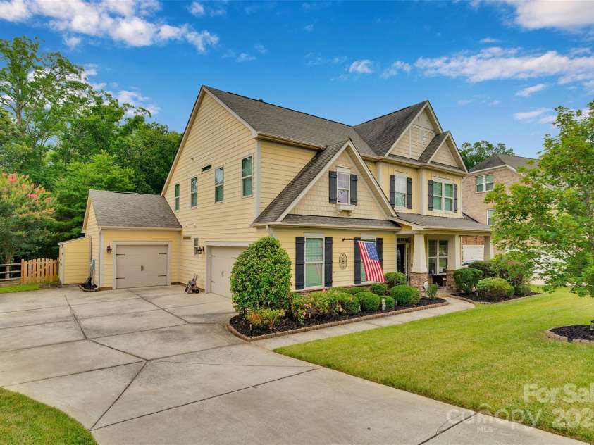 5105 Forest Knoll Court, Indian Trail, NC 28079.  MLS# CAR4282019, YatesRealty ID 34237. Welcome to the Enclaves of Crismark - This Home has a 3 Car Garage - extra parking - covered front porch - fenced in back yard with wooded private lot behind the home for added privacy