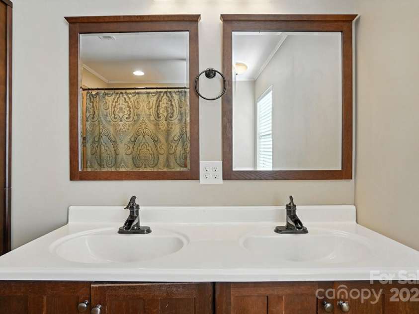 11531 Kempsford Drive, Charlotte, NC 28262.  MLS# CAR4292338, YatesRealty ID 34239. 