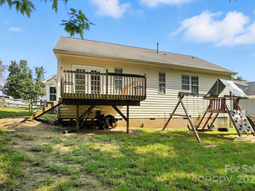 11531 Kempsford Drive, Charlotte, NC 28262.  MLS# CAR4292338, YatesRealty ID 34239. 