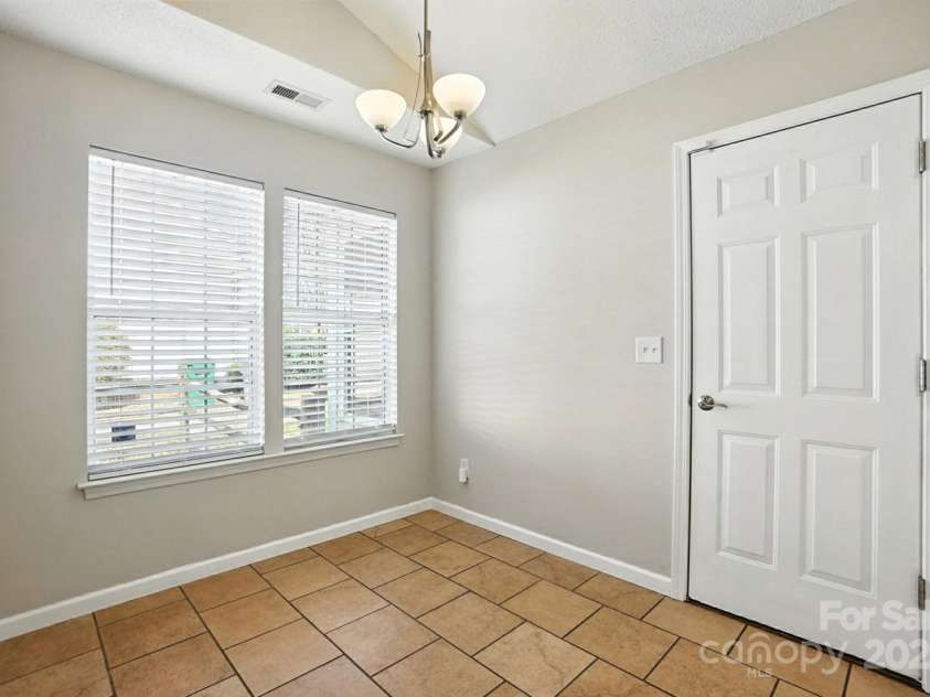 11531 Kempsford Drive, Charlotte, NC 28262.  MLS# CAR4292338, YatesRealty ID 34239. Breakfast nook