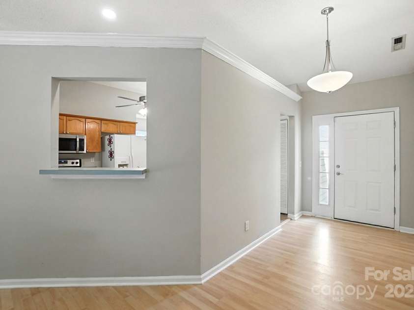 11531 Kempsford Drive, Charlotte, NC 28262.  MLS# CAR4292338, YatesRealty ID 34239. Entryway