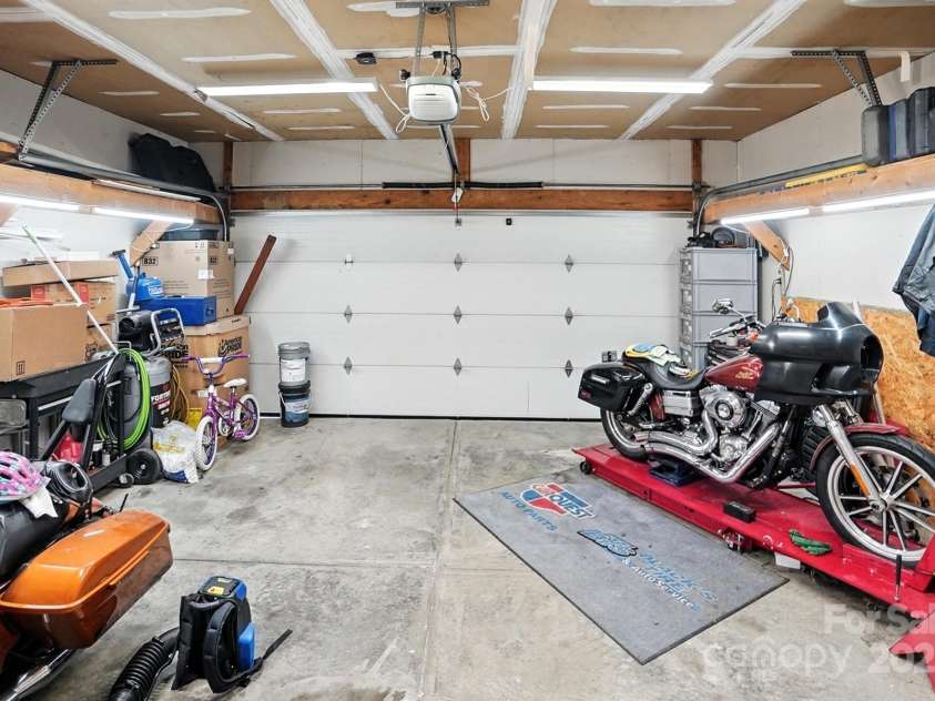 11531 Kempsford Drive, Charlotte, NC 28262.  MLS# CAR4292338, YatesRealty ID 34239. Garage