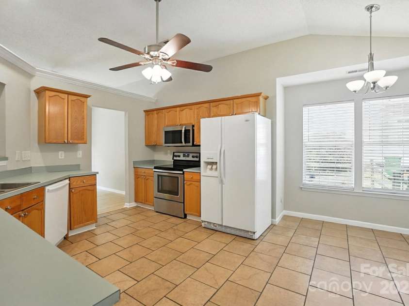 11531 Kempsford Drive, Charlotte, NC 28262.  MLS# CAR4292338, YatesRealty ID 34239. Kitchen