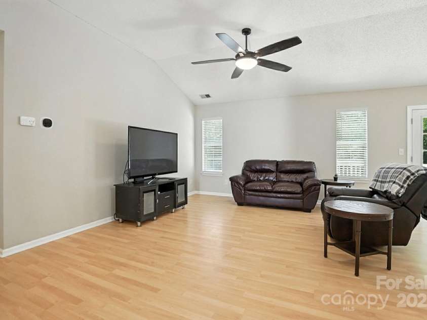 11531 Kempsford Drive, Charlotte, NC 28262.  MLS# CAR4292338, YatesRealty ID 34239. Living room