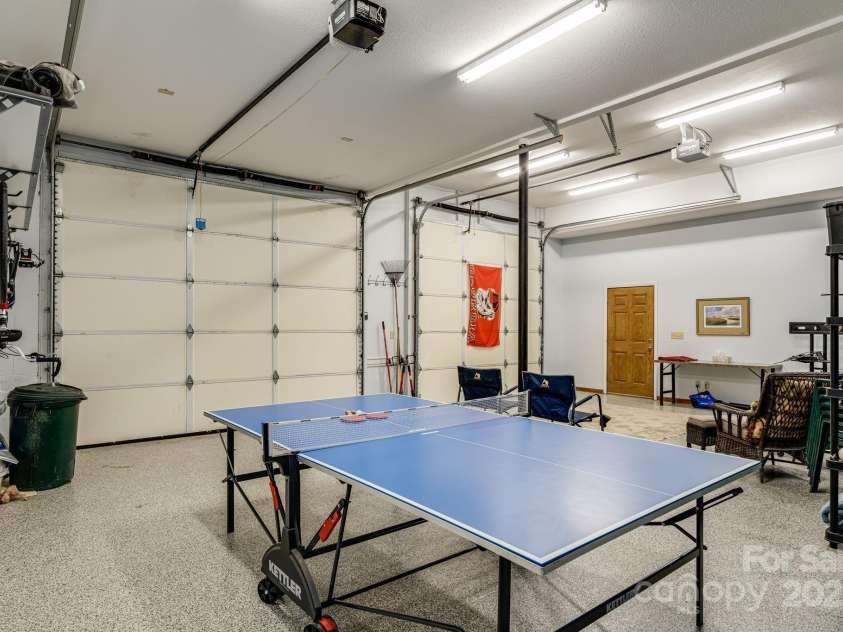 191 Ivy Way, Mars Hill, NC 28754.  MLS# CAR4308782, YatesRealty ID 3424. 1128 sq ft of garage space.