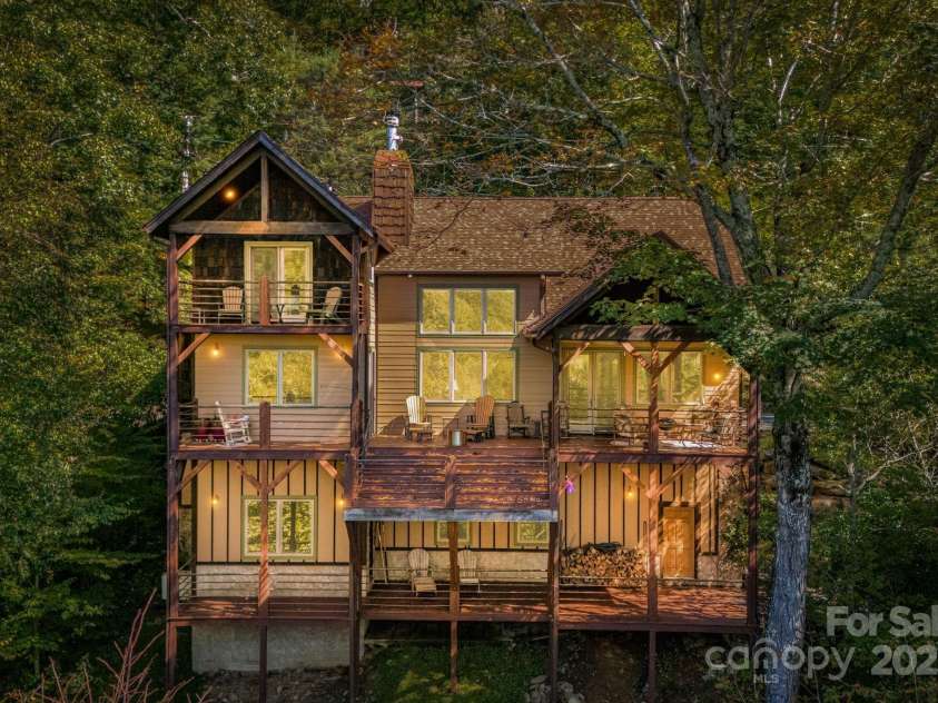 191 Ivy Way, Mars Hill, NC 28754.  MLS# CAR4308782, YatesRealty ID 3424. 191 Ivy Way.