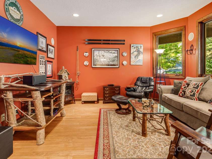 191 Ivy Way, Mars Hill, NC 28754.  MLS# CAR4308782, YatesRealty ID 3424. 