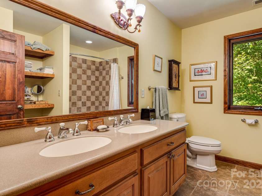 191 Ivy Way, Mars Hill, NC 28754.  MLS# CAR4308782, YatesRealty ID 3424. Upper level full bath sits in the middle of the 2 bedrooms.