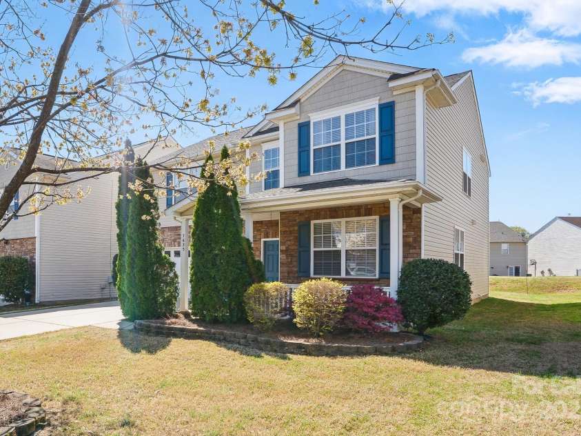 7635 Carrington Forest Lane, Matthews, NC 28105.  MLS# CAR4239500, YatesRealty ID 3424. 7638 Carrington Forest Ln - A Cozy Home in a Walkable Area