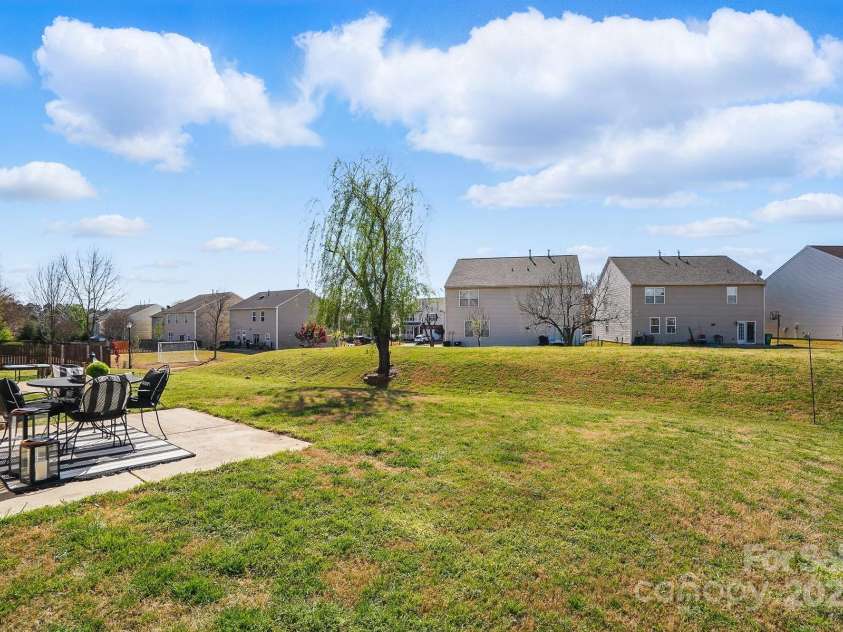 7635 Carrington Forest Lane, Matthews, NC 28105.  MLS# CAR4239500, YatesRealty ID 3424. Beautiful Backyard Outdoor Space