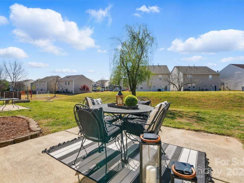 7635 Carrington Forest Lane, Matthews, NC 28105.  MLS# CAR4239500, YatesRealty ID 3424. Beautiful Backyard Outdoor Space