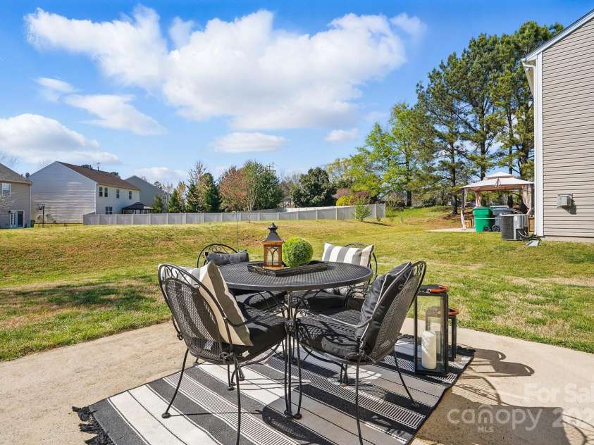 7635 Carrington Forest Lane, Matthews, NC 28105.  MLS# CAR4239500, YatesRealty ID 3424. Beautiful Backyard Outdoor Space