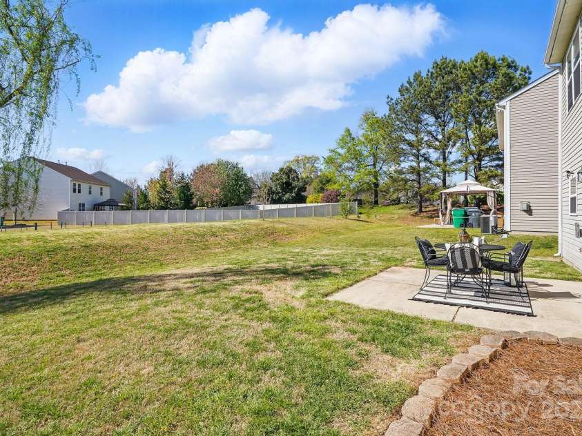 7635 Carrington Forest Lane, Matthews, NC 28105.  MLS# CAR4239500, YatesRealty ID 3424. Beautiful Backyard Outdoor Space
