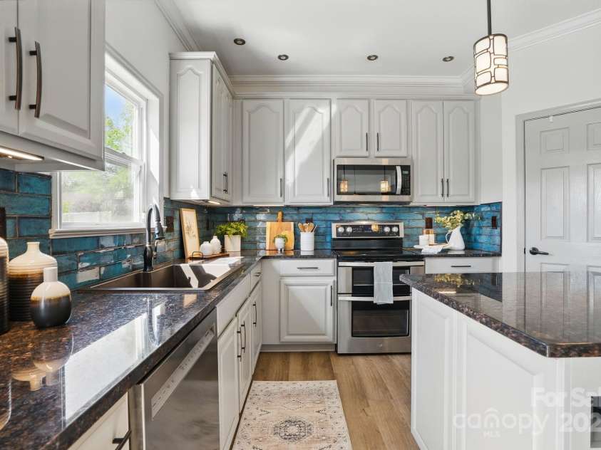 7635 Carrington Forest Lane, Matthews, NC 28105.  MLS# CAR4239500, YatesRealty ID 3424. Large Kitchen with Tall Cabinets, upgraded fixtures, Central Island, and Designer Cabinets