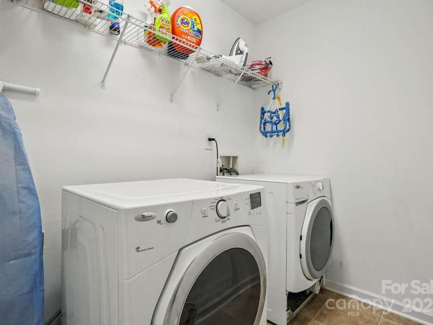 7635 Carrington Forest Lane, Matthews, NC 28105.  MLS# CAR4239500, YatesRealty ID 3424. Large Laundry Room