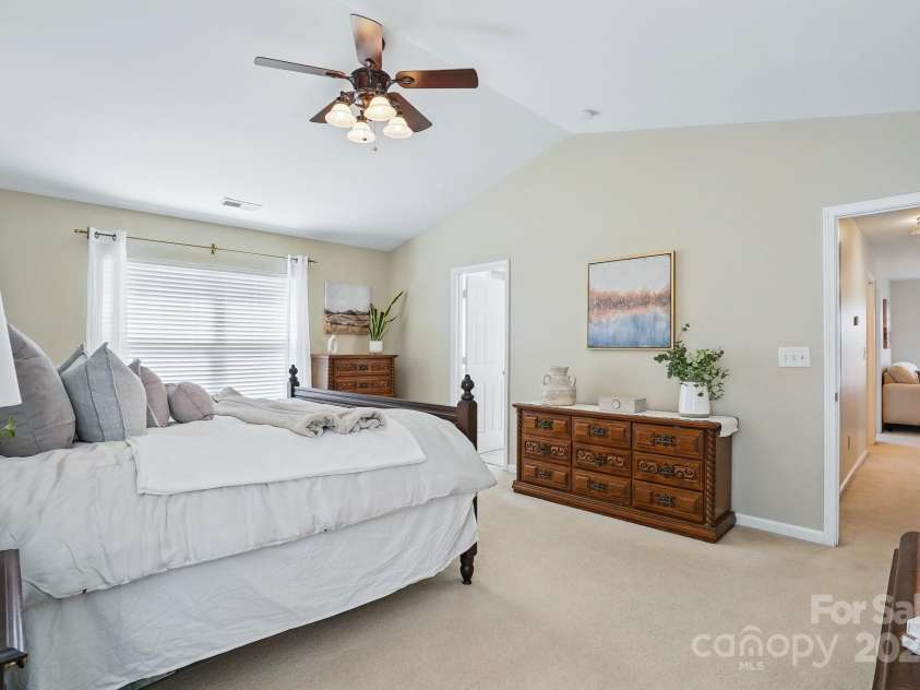 7635 Carrington Forest Lane, Matthews, NC 28105.  MLS# CAR4239500, YatesRealty ID 3424. Spacious Primary Bedroom with vaulted ceilings and large walk-in closet.