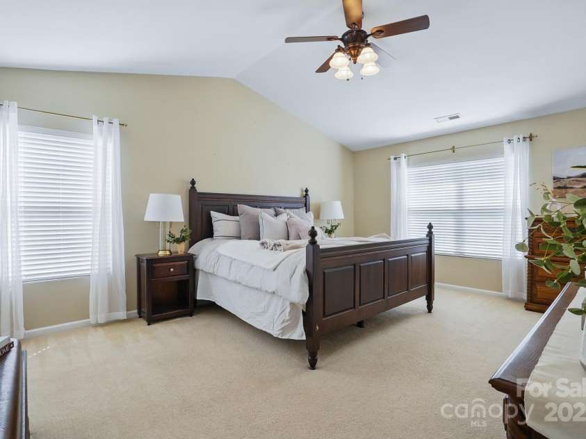 7635 Carrington Forest Lane, Matthews, NC 28105.  MLS# CAR4239500, YatesRealty ID 3424. Spacious Primary Bedroom with vaulted ceilings and large walk-in closet.