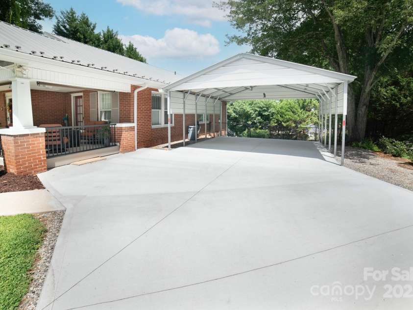 406 Lenoir Street, Morganton, NC 28655.  MLS# CAR4295449, YatesRealty ID 34240. 