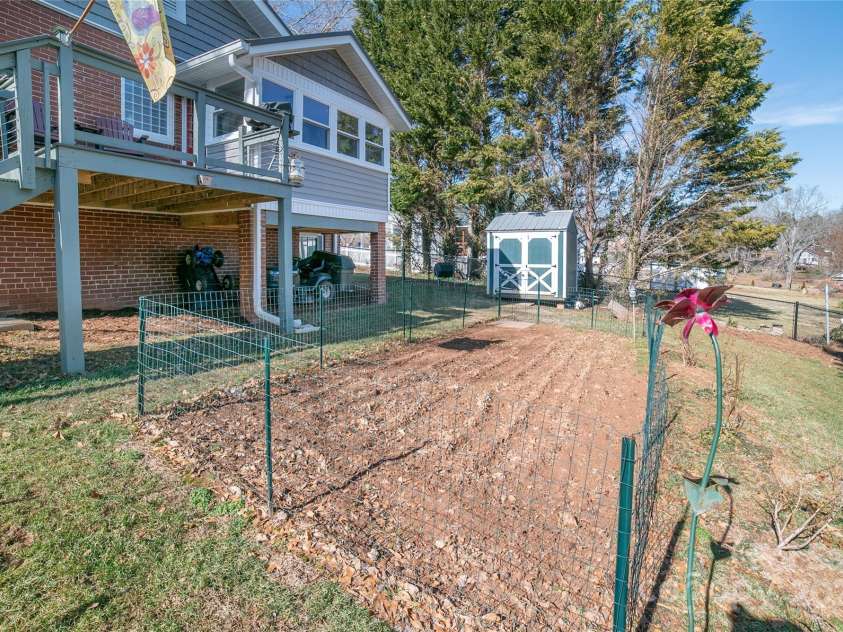 406 Lenoir Street, Morganton, NC 28655.  MLS# CAR4295449, YatesRealty ID 34240. 