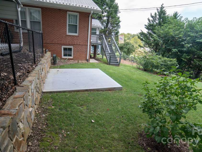 406 Lenoir Street, Morganton, NC 28655.  MLS# CAR4295449, YatesRealty ID 34240. 