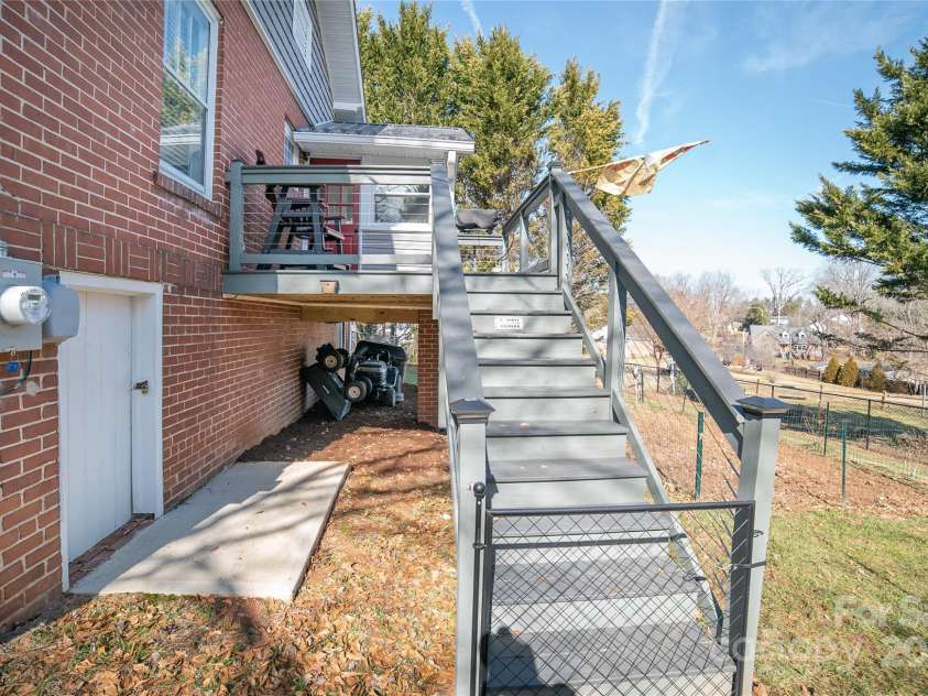 406 Lenoir Street, Morganton, NC 28655.  MLS# CAR4295449, YatesRealty ID 34240. 
