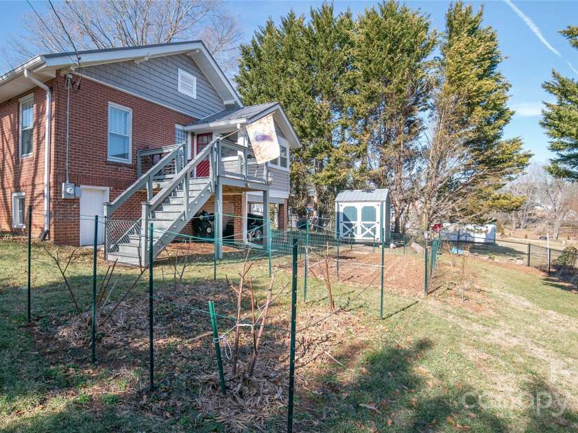 406 Lenoir Street, Morganton, NC 28655.  MLS# CAR4295449, YatesRealty ID 34240. 