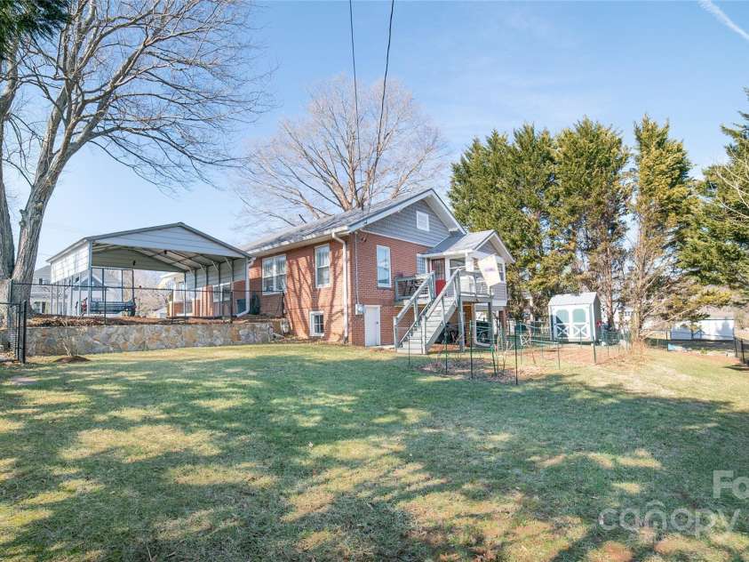 406 Lenoir Street, Morganton, NC 28655.  MLS# CAR4295449, YatesRealty ID 34240. 