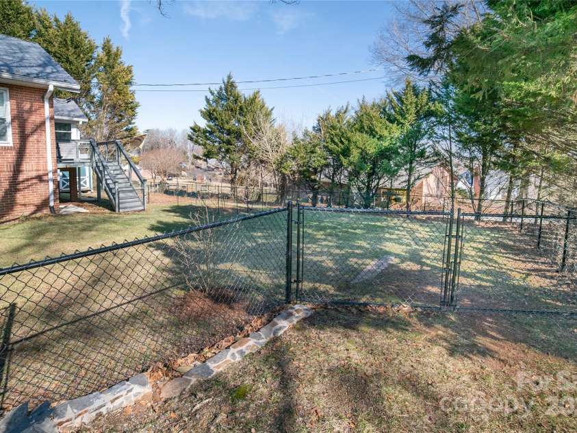 406 Lenoir Street, Morganton, NC 28655.  MLS# CAR4295449, YatesRealty ID 34240. 